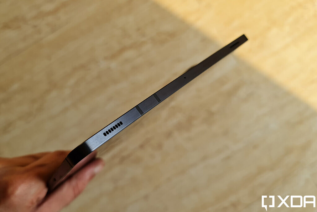 Samsung Galaxy Tab S7 speaker grille