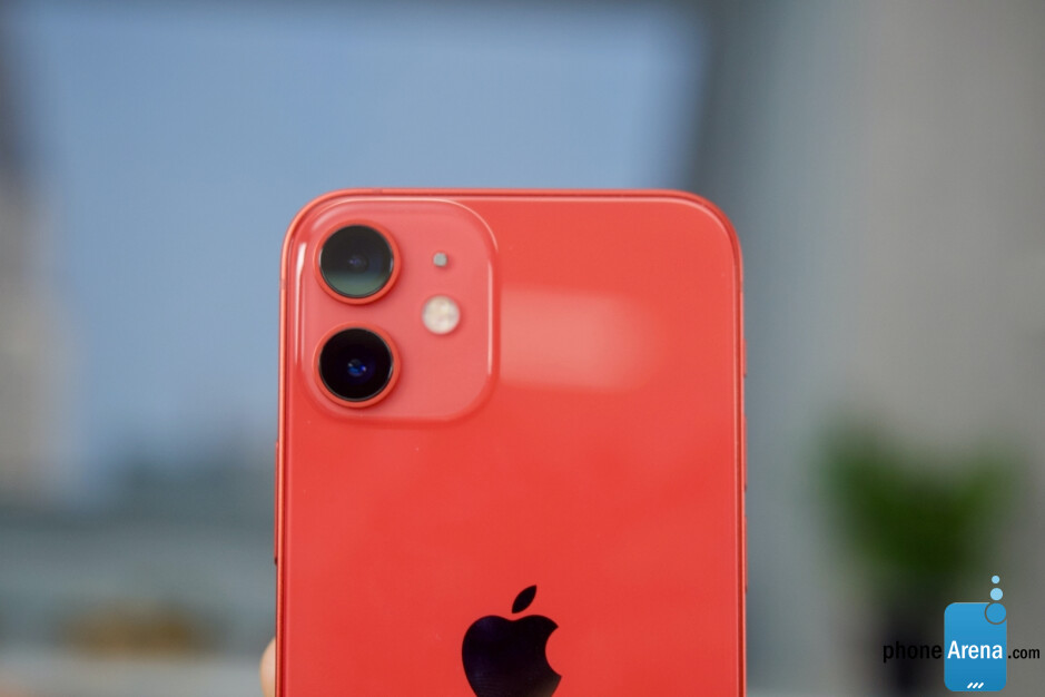 مراجعة Apple iPhone 12 mini: تصغيرها على طريقة Apple